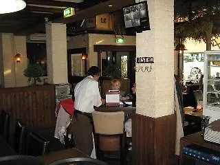 德拉布尔斯酒店 2*