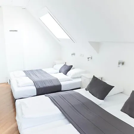 Szálloda De La Bourse 2*