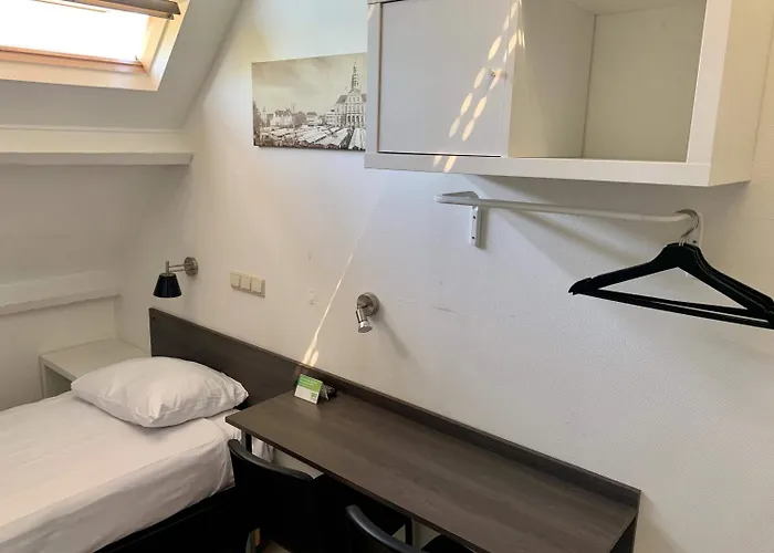 Отель De La Bourse 2*