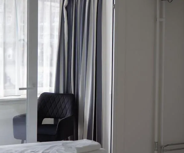 Otel De La Bourse 2*